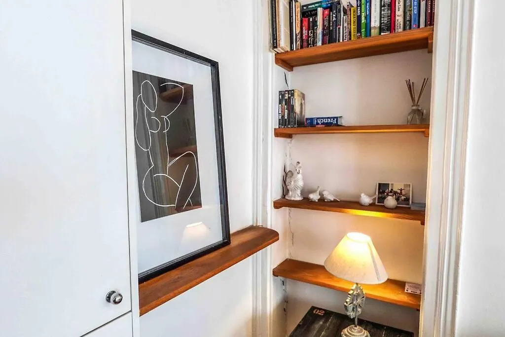 Spacious Studio Near Montorgueil Appartement Parijs