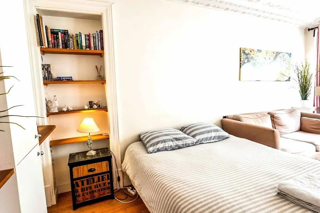 Spacious Studio Near Montorgueil Appartement Parijs